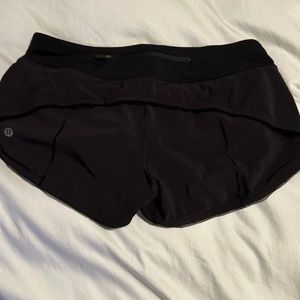 lululemon black 2.5” speed up shorts size 6